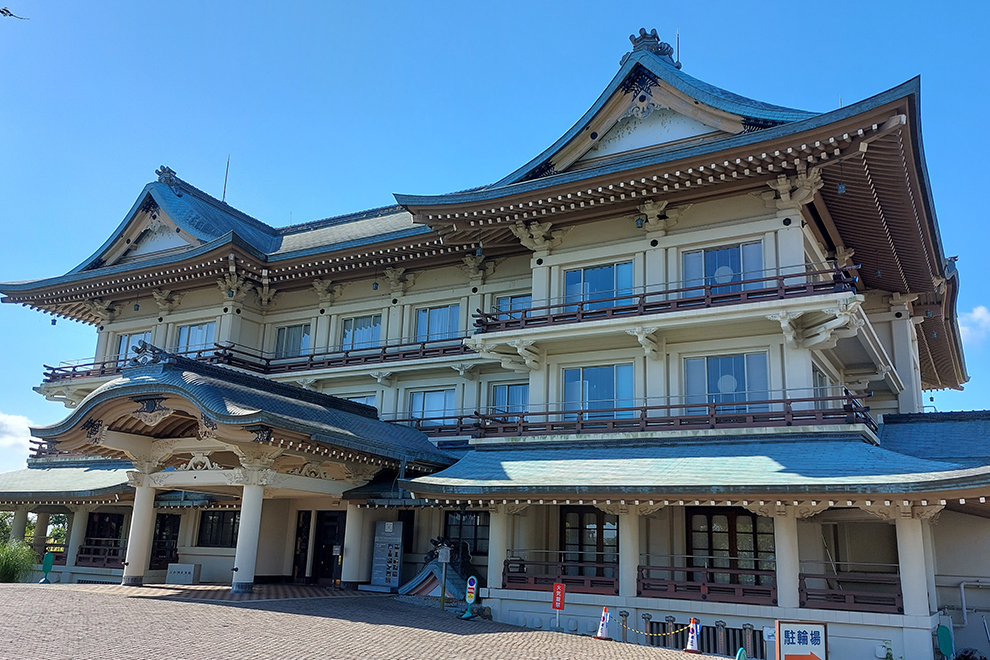 柳が崎湖畔公園　びわ湖大津館